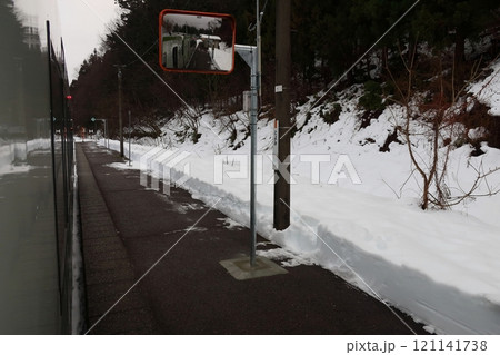 JR東日本磐越西線の野沢駅から津川駅までの早朝風景(2022年12月) 121141738