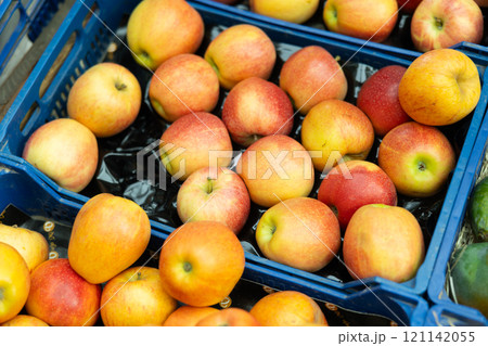 Red apple fruits are stacked in large and capacious cardboard boxes Red apple fruits are stacked in large and capacious cardboard boxes 121142055