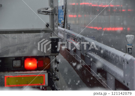雪道の運転 雪道の運転 121142079