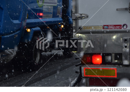 雪道の運転 121142080