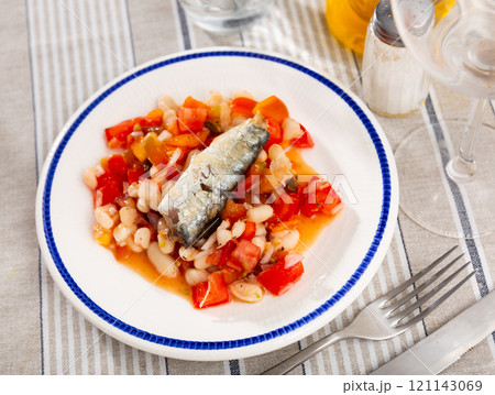 Salad with sardines, beans and pim tom Salad with sardines, beans and pim tom 121143069