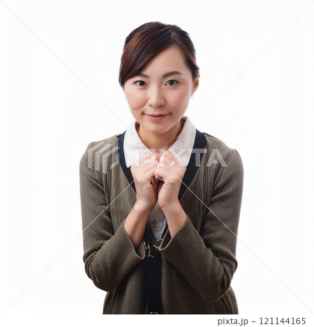 期待を抱く若い女性 121144165