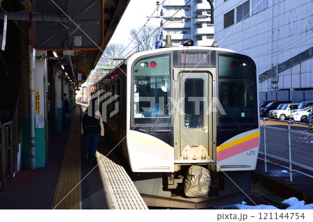 JR東日本信越本線長岡駅の風景(2022年12月) 121144754