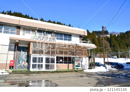 JR東日本飯山線の越後川口駅から十日町駅までの風景(2022年12月) 121145130