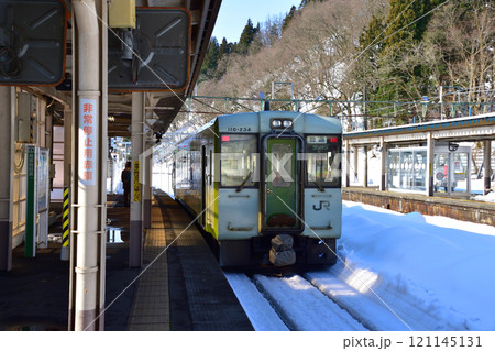 JR東日本飯山線の越後川口駅から十日町駅までの風景(2022年12月) 121145131