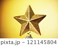 クリスマスツリーのベツレヘムの星 121145804