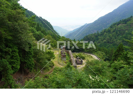 東洋のマチュピチュ別子銅山　東平貯鉱庫跡 121146690