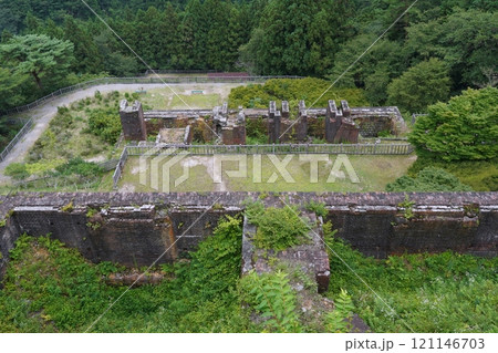東洋のマチュピチュ別子銅山　東平貯鉱庫跡 121146703