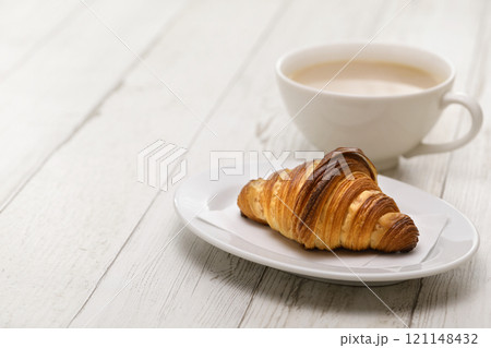 クロワッサンとカフェオレ 121148432