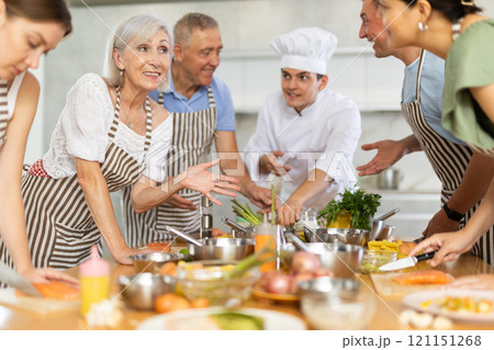 Professional personal chef cook in customer private kitchen house giving cooking lesson to people at home 121151268