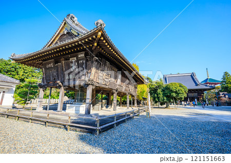 秋の成田山新勝寺　額堂　千葉県成田市 121151663