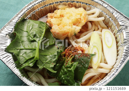 調理前の鍋焼きうどん 121151689