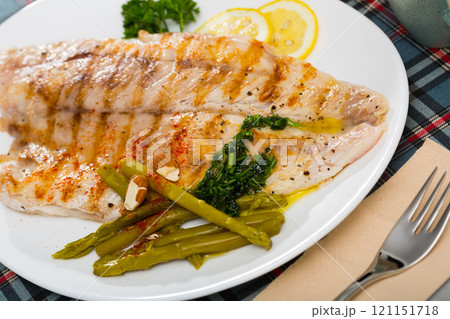 Roasted perch fish fillet 121151718