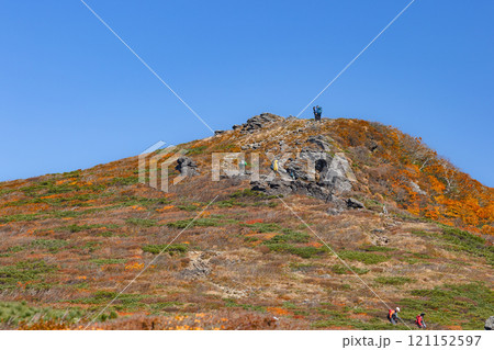 紅葉の頃の登山東栗駒山コース 121152597