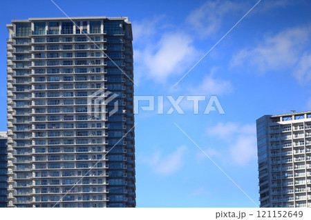 青空とマンション(東京都江東区の東雲付近) 青空とマンション(東京都江東区の東雲付近) 121152649
