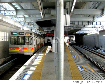 東急大井町線上野毛駅 8090系 東急大井町線上野毛駅 8090系 121152954