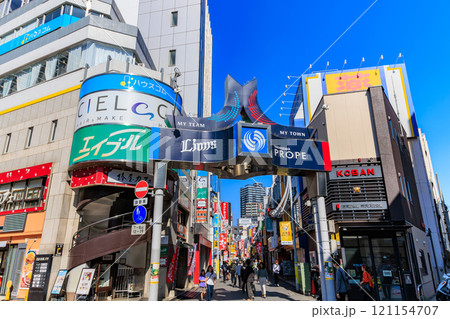 埼玉県 所沢市 所沢駅 西口の都市風景(所沢プロペ商店街) 埼玉県 所沢市 所沢駅 西口の都市風景(所沢プロペ商店街) 121154707