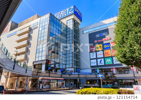埼玉県 所沢市 所沢駅 西口の都市風景(西武百貨店) 埼玉県 所沢市 所沢駅 西口の都市風景(西武百貨店) 121154714