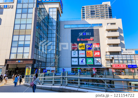 埼玉県 所沢市 所沢駅 西口の都市風景(西武百貨店) 埼玉県 所沢市 所沢駅 西口の都市風景(西武百貨店) 121154722
