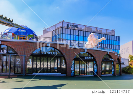 埼玉県　所沢市　西武球場前駅前広場 121154737