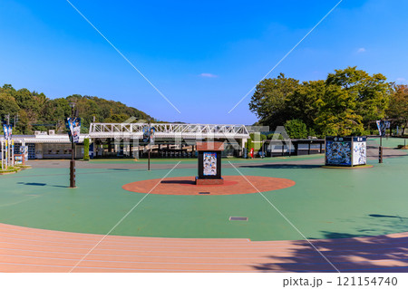 埼玉県　所沢市　西武球場前駅前広場 121154740