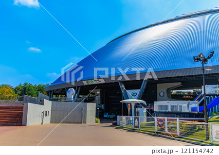 埼玉県　所沢市　西武球場前駅にあるベルーナドーム 121154742