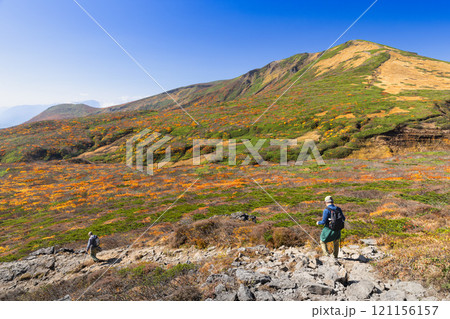 紅葉の頃の栗駒山登山 121156157