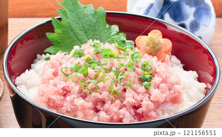 ネギトロ丼 （ まぐろのたたき丼 ） 121156551