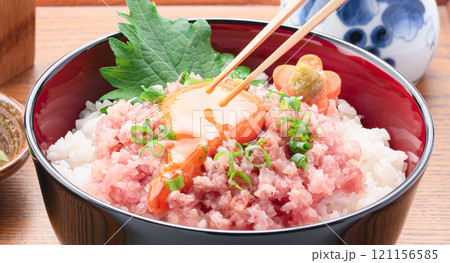 ネギトロ丼 （ まぐろのたたき丼 ） 121156585