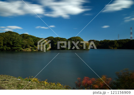 スローシャッターで捉えた佐布里池 121156909