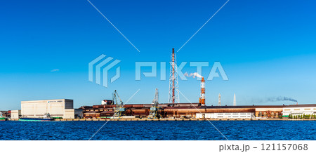 北九州工場朝風景（日本製鉄九州製鉄所）松山観光フェリー乗り場近くから　パノラマ【福岡県北九州市】 121157068