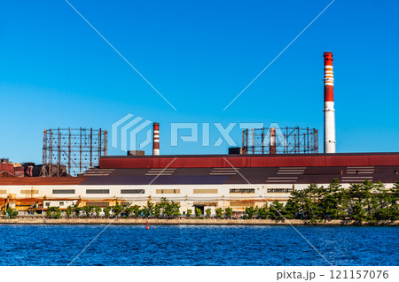 北九州工場朝風景（日本製鉄九州製鉄所）松山観光フェリー乗り場近くから【福岡県北九州市】 121157076