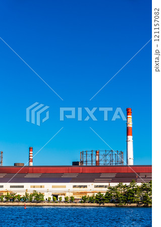 北九州工場朝風景（日本製鉄九州製鉄所）松山観光フェリー乗り場近くから【福岡県北九州市】 121157082