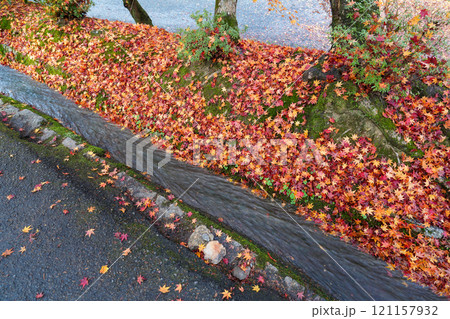 紅葉真っ盛りの京都・南禅寺(2024年12月撮影) 紅葉真っ盛りの京都・南禅寺(2024年12月撮影) 121157932