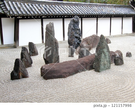 東福寺 方丈南庭の枯山水 東福寺 方丈南庭の枯山水 121157998