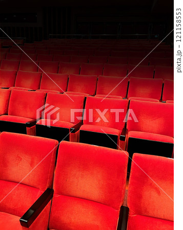 開演前の赤い席 開演前の赤い席 121158553