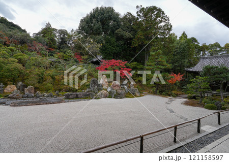 徳川家康の遺髪を祀る東照宮が境内にある京都・南禅寺の金地院 徳川家康の遺髪を祀る東照宮が境内にある京都・南禅寺の金地院 121158597