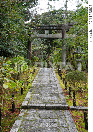 徳川家康の遺髪を祀る東照宮が境内にある京都・南禅寺の金地院 121158605