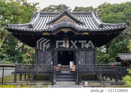 徳川家康の遺髪を祀る東照宮が境内にある京都・南禅寺の金地院 121158608