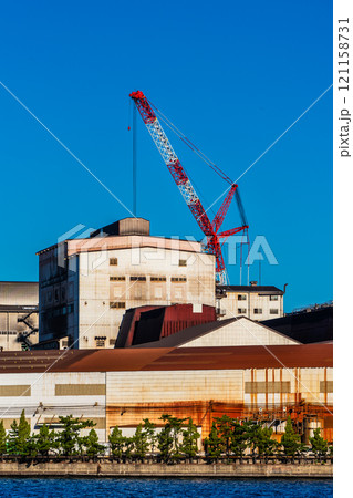 北九州工場朝風景（日本製鉄九州製鉄所）松山観光フェリー乗り場近くから【福岡県北九州市】 121158731