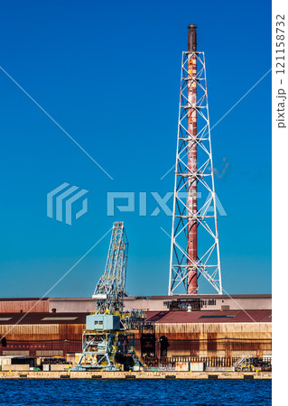 北九州工場朝風景（日本製鉄九州製鉄所）松山観光フェリー乗り場近くから【福岡県北九州市】 121158732