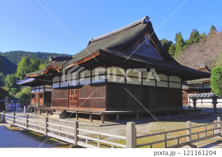 秋の三井寺（唐院潅頂堂・大津市） 121161204