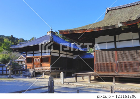 秋の三井寺（唐院潅頂堂と長日護摩堂・大津市） 121161206