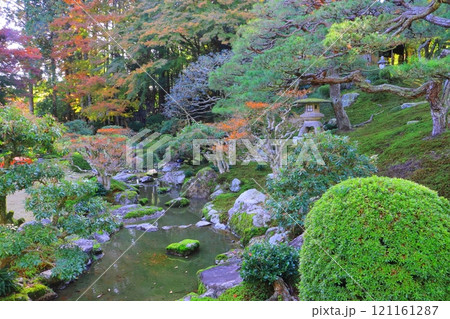 秋の旧竹林院（名勝庭園・大津市） 121161287