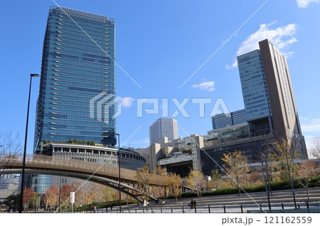 大阪駅　梅田　オフィスビル　グラングリーン大阪　デートスポット　大阪関西万博　グランフロント大阪 121162559