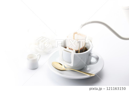 ドリップバックでコーヒーを淹れる 121163150