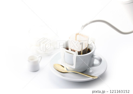 ドリップバックでコーヒーを淹れる 121163152
