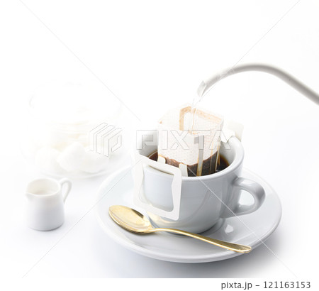 ドリップバックでコーヒーを淹れる 121163153