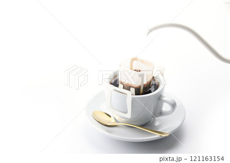 ドリップバックでコーヒーを淹れる 121163154