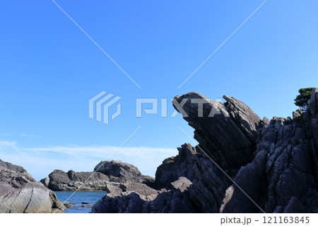 室戸岬のタービダイト　秋空　（四国　高知県） 121163845